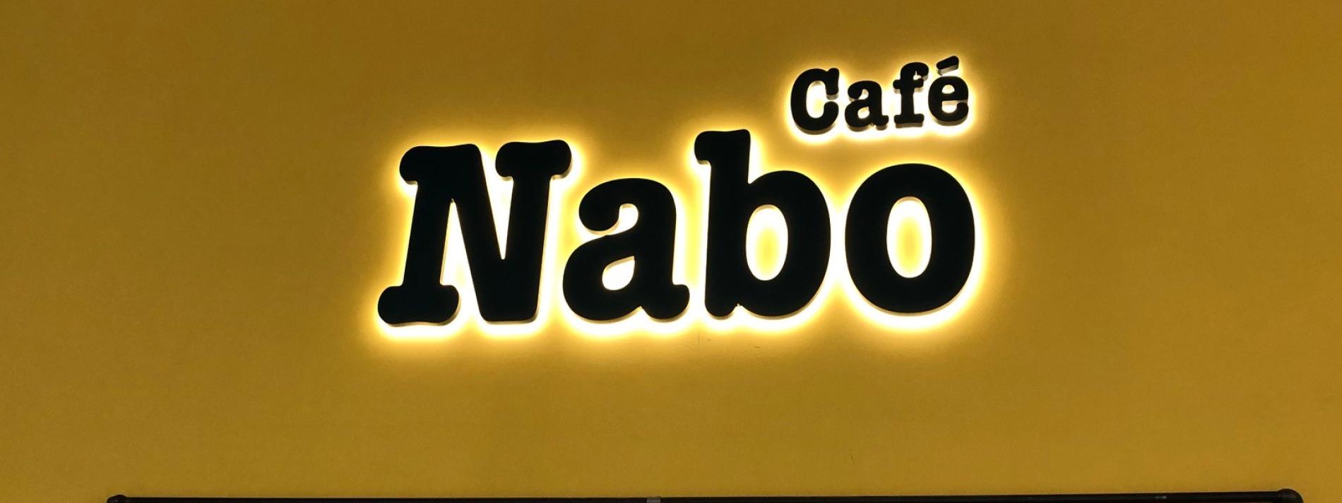 Cafe Nabo lysskilt